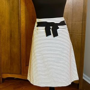 Ann Taylor Loft Factory bow front skirt in black/white